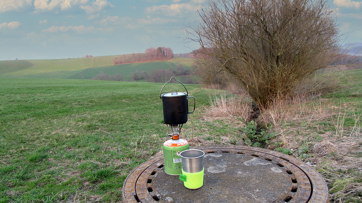 Wasser kochen auf dem Gaskocher. Foto: Chris Bergau