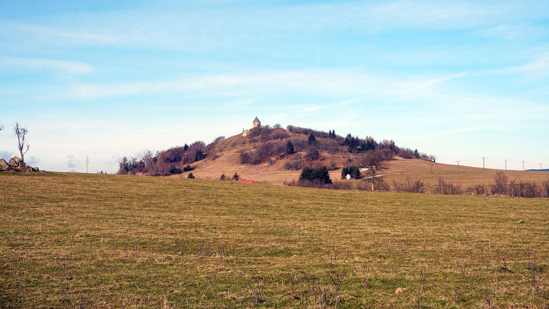 Der Kupferhübel (910 Meter) im böhmischen Erzgebirge (Krušné hory). Foto: Chris Bergau