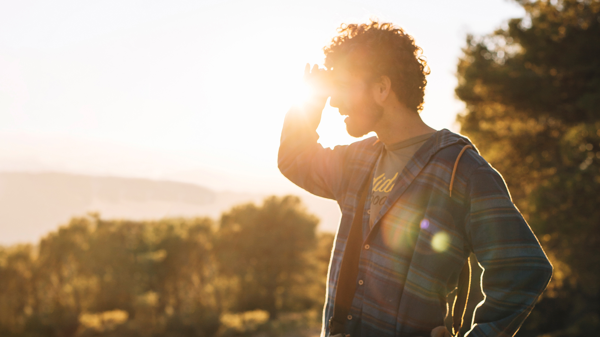 Besonders im Sommer solltest Du beim Wandern einiges beachten. Foto: Freepik.