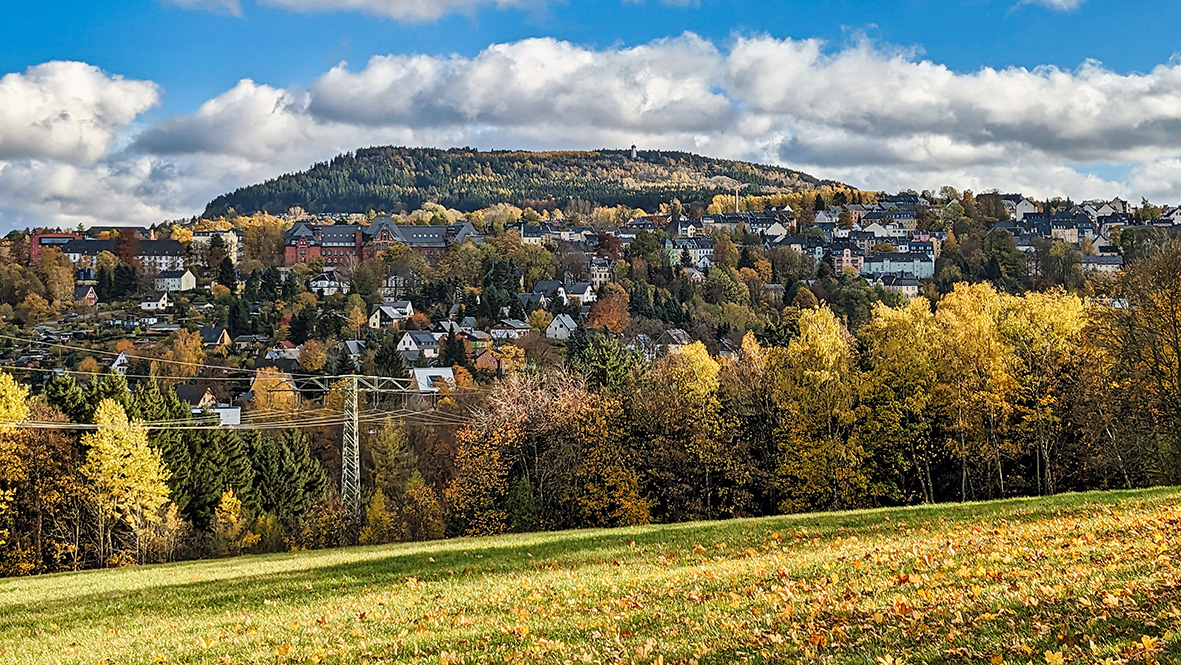 Blick auf den 832 Meter hohen Pöhlberg bei Annaberg-Buchholz. Foto: Chris Bergau