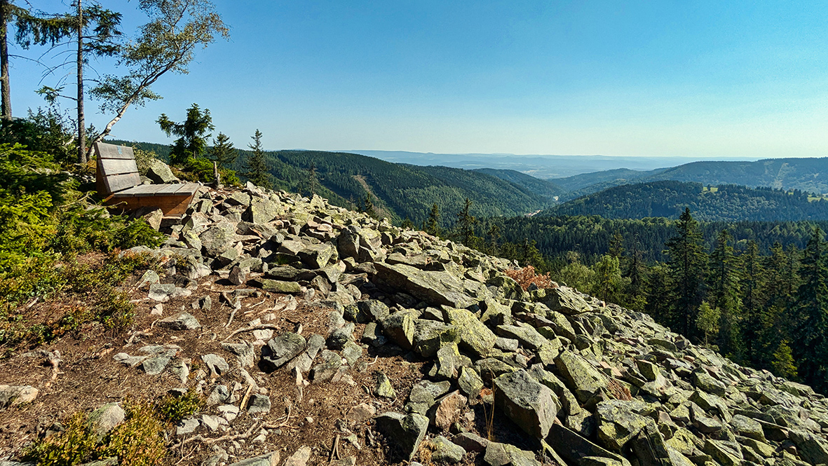 Auf dem 941 Meter hohen Hadí hora (Grauenstein) im böhmischen Teil des Erzgebirges. Foto: Chris Bergau