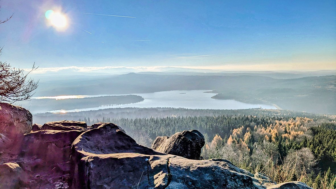 Blick vom Hassberg in Richtung der Talsperre Preßnitz. Foto: Chris Bergau